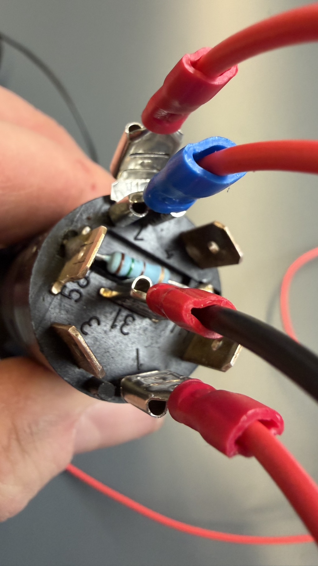 Wiring of the tank selector switch with red and black cables